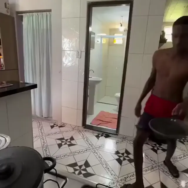 Неожиданный поворот на кухне