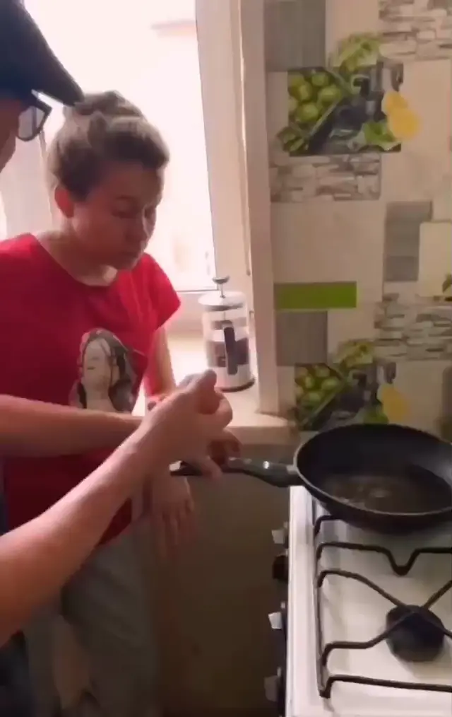 Ещё раз так сделаешь, тварь!