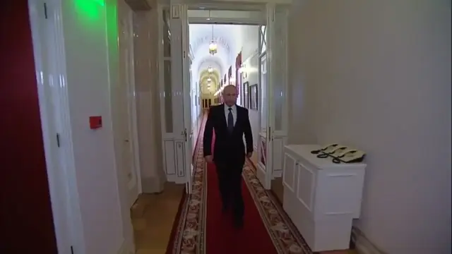 Идёт тип бухать как на выборы