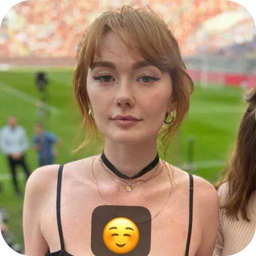 Статичное изображение, на котором поверх груди персонажа наложено эмодзи. — Лиза Володина