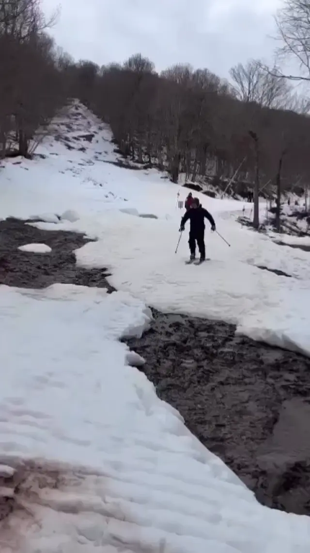 Лыжник эпично падает в грязь