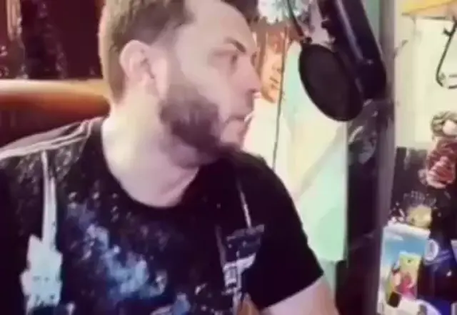 Просыпаемся! Громкий крик в микрофон