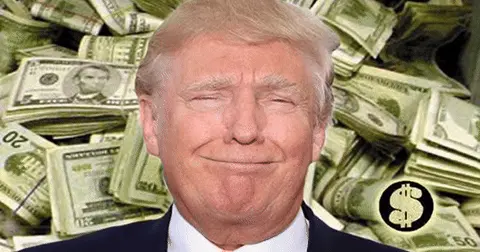 Трамп зацикленно жмурится и довольно улыбается на фоне денег. — Дональд Трамп
