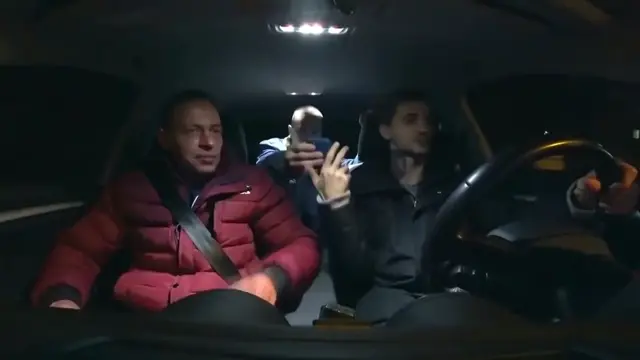 Смотри за дорогой, блин!