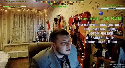 Мужчина ритмично двигает челюстями, имитируя процесс пережевывания пищи, при этом не меняя выражения лица — Ozon671games, мужчина в пиджаке 