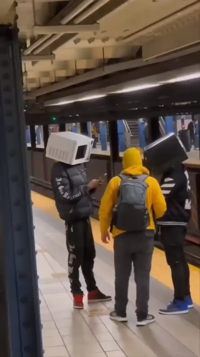 Сходка микроволновок в метро
