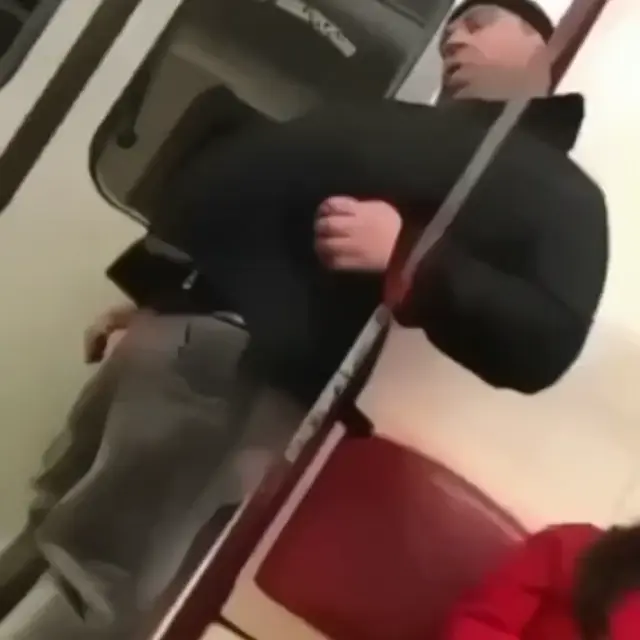 Когда пытаешься удержать равновесие в метро