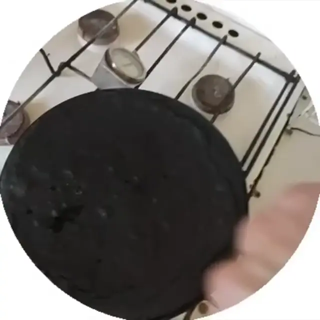 Снизу он вроде не пригорел