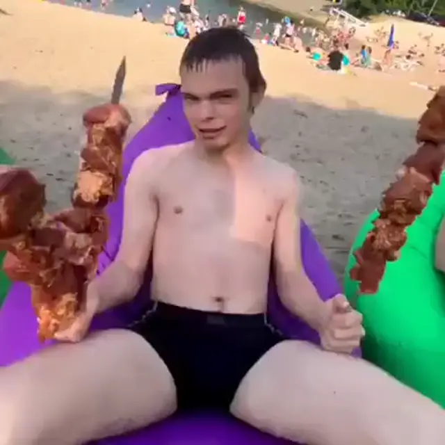 Настоящее лето на пляже с шашлыками