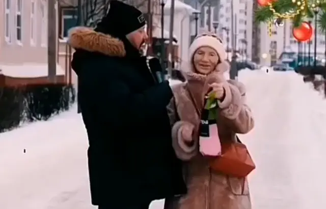Что на носу? Сопля? Нет, Новый год!