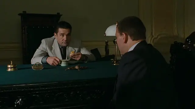 Она же звезда, её вся Москва знает