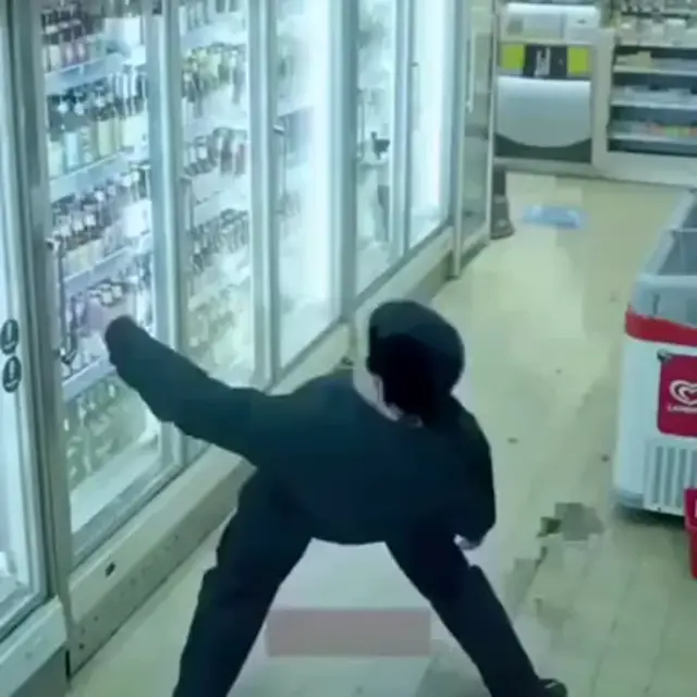 Когда зашёл за пивом в стиле Человека-паука