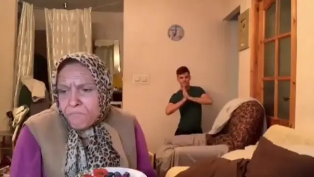 Бабушка в шоке от падения шкафа