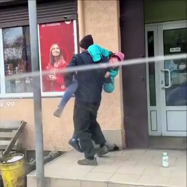 Детка на солнышке перегрелась