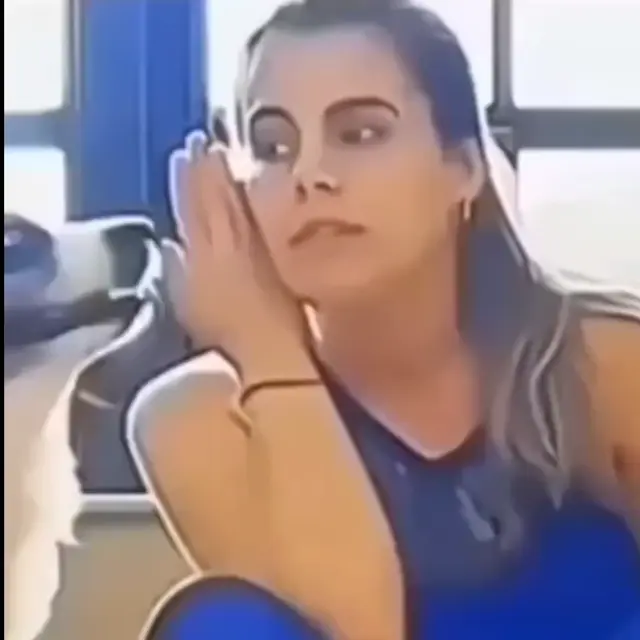 Собака сплетничает с хозяйкой