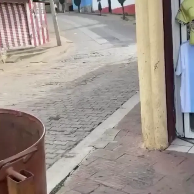 Трое на одном велосипеде: эпичное падение