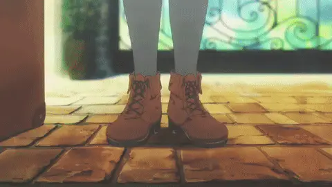 Аниме-девушка отдает честь