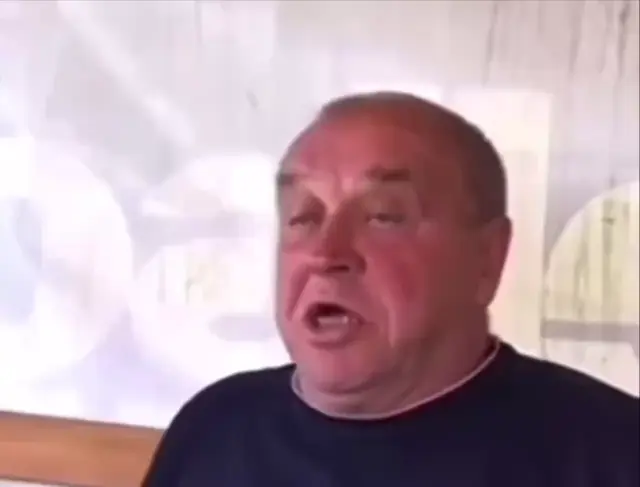 Да пришел и сидит