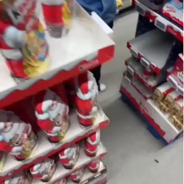 Неожиданный Санта в магазине