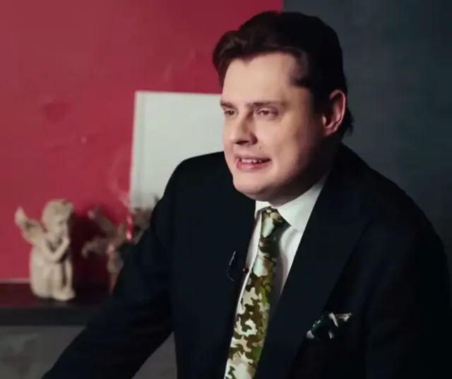 Евгений Понасенков тяжело вздыхает