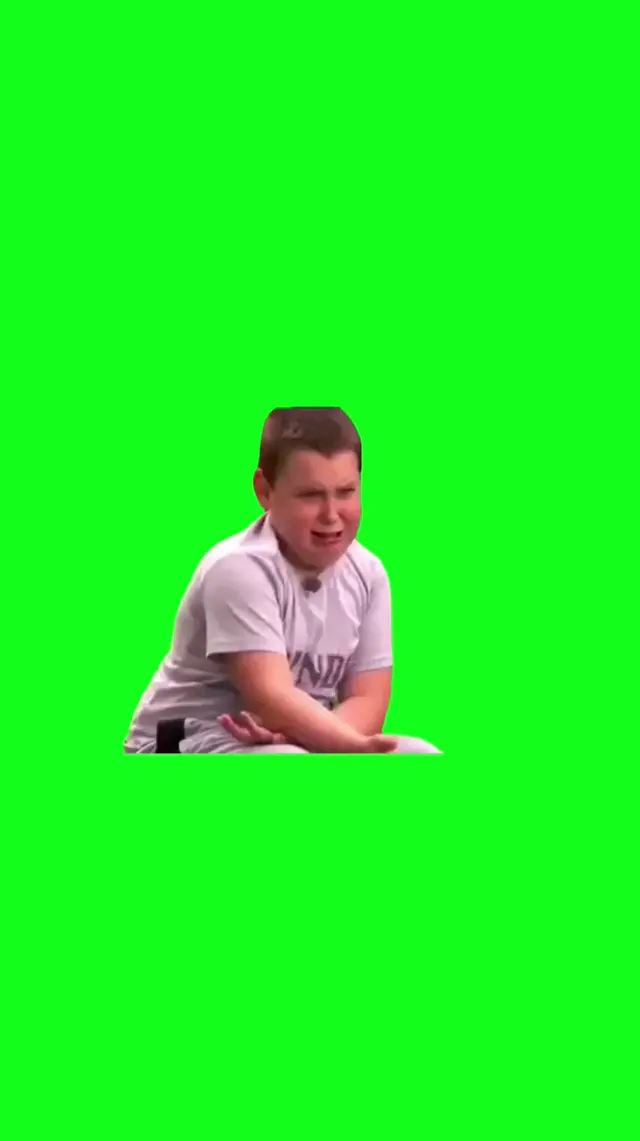 Плачущий мальчик на зеленом фоне