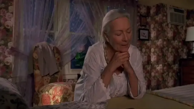 Тётя Мэй молится и взрывается стена