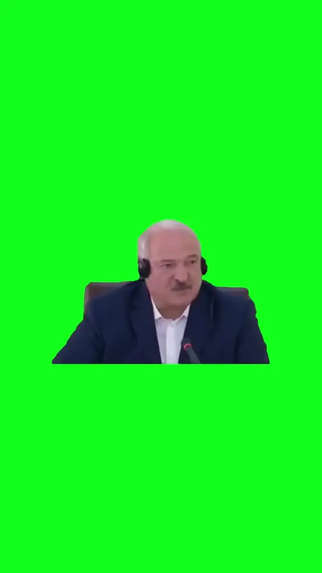 Лукашенко сидит на фоне хромакея и эмоционально произносит фразу про преодоление трудностей — Александр Лукашенко