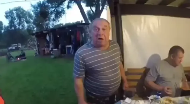 Надо кому ебальник набить?