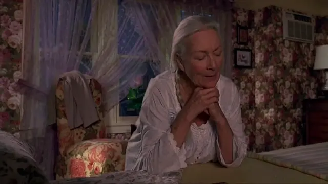 Тетя Мэй молится и взрывается стена