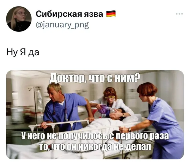 Врачи везут каталку с пациентом по коридору