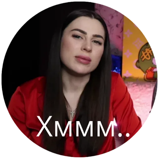 Статичное изображение, девушка смотрит в камеру с выражением глубокого раздумья или сомнения. — Юлия Пушман, девушка с темными волосами в кр